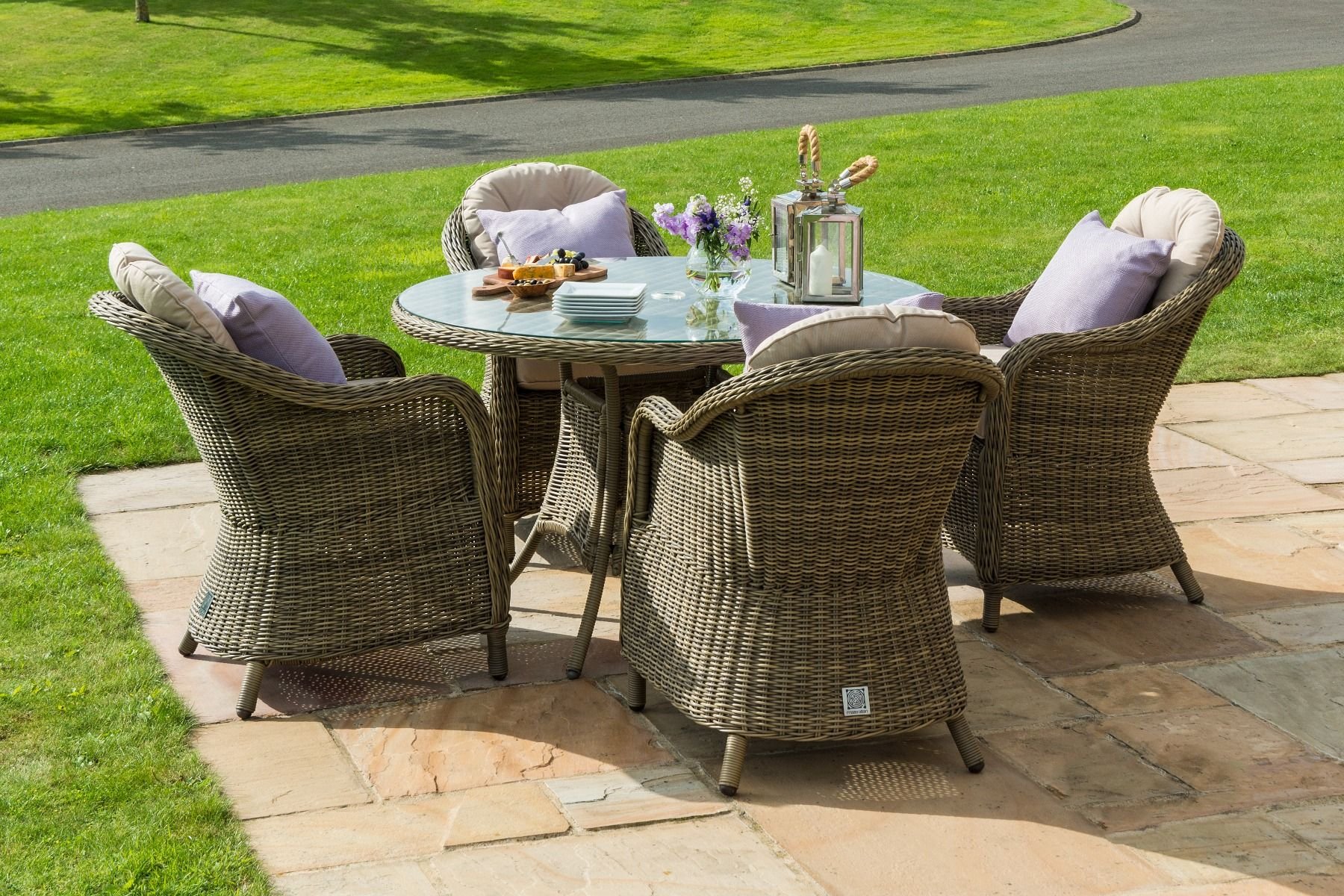 Maze Rattan Winchester 4 Seat Round Dining Set With Heritage Chairs