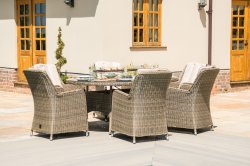 Maze Rotin Winchester 6 places ovale Fire Pit Dining Set avec des chaises de Venise